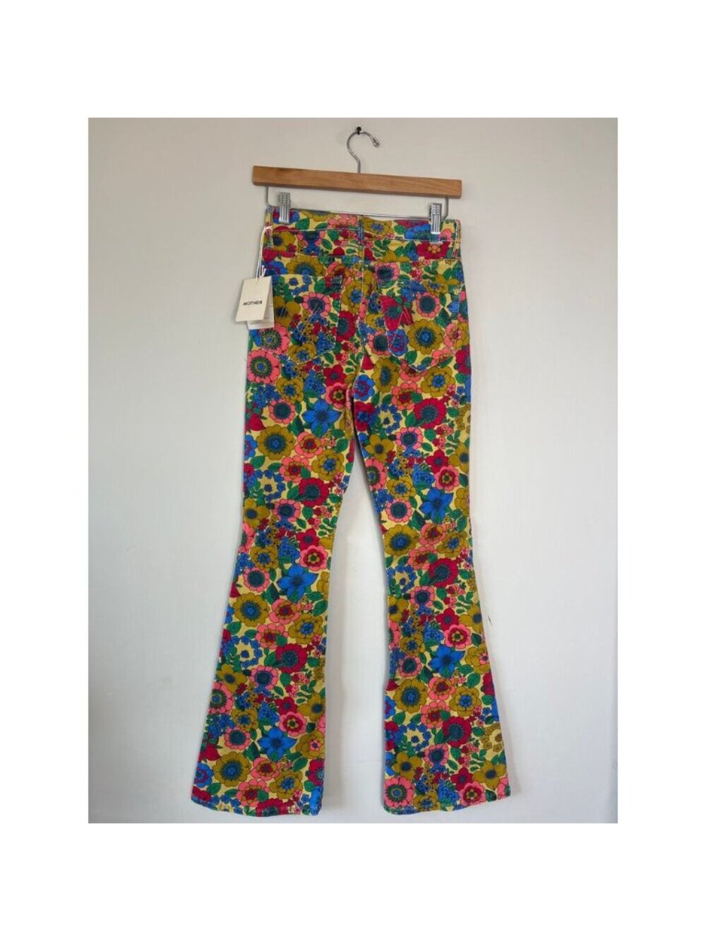 NWT Mother High Waisted Weekender Skimp Flared Leg Jeans Multicolor Size: 26 - Picture 6 of 7